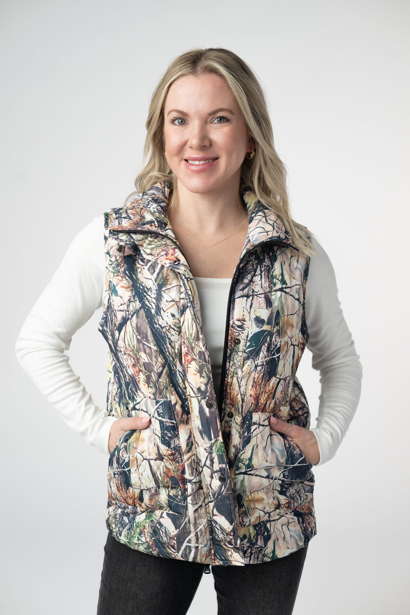 Remy Zip Up Vest - Dark Camo