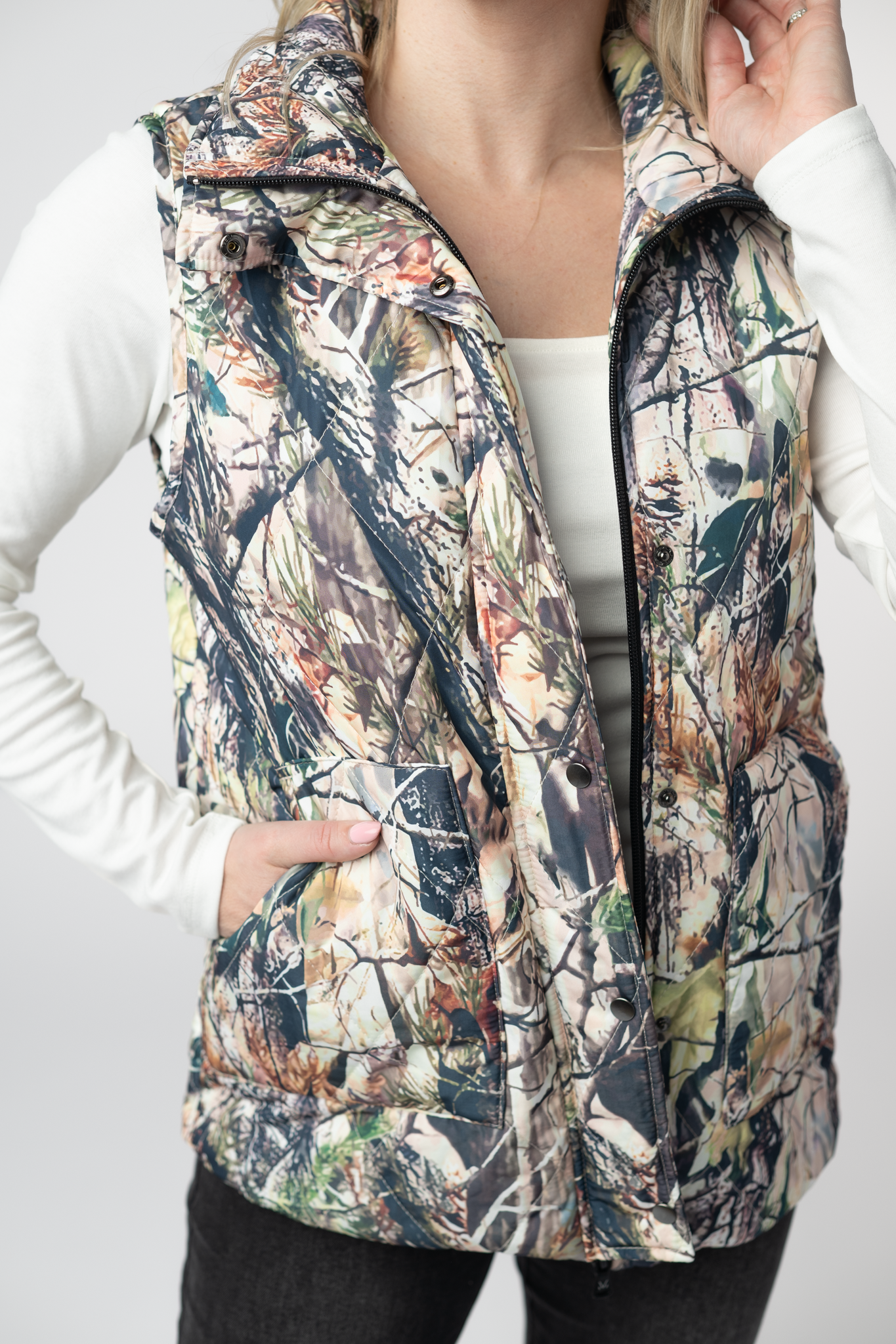 Remy Zip Up Vest - Dark Camo