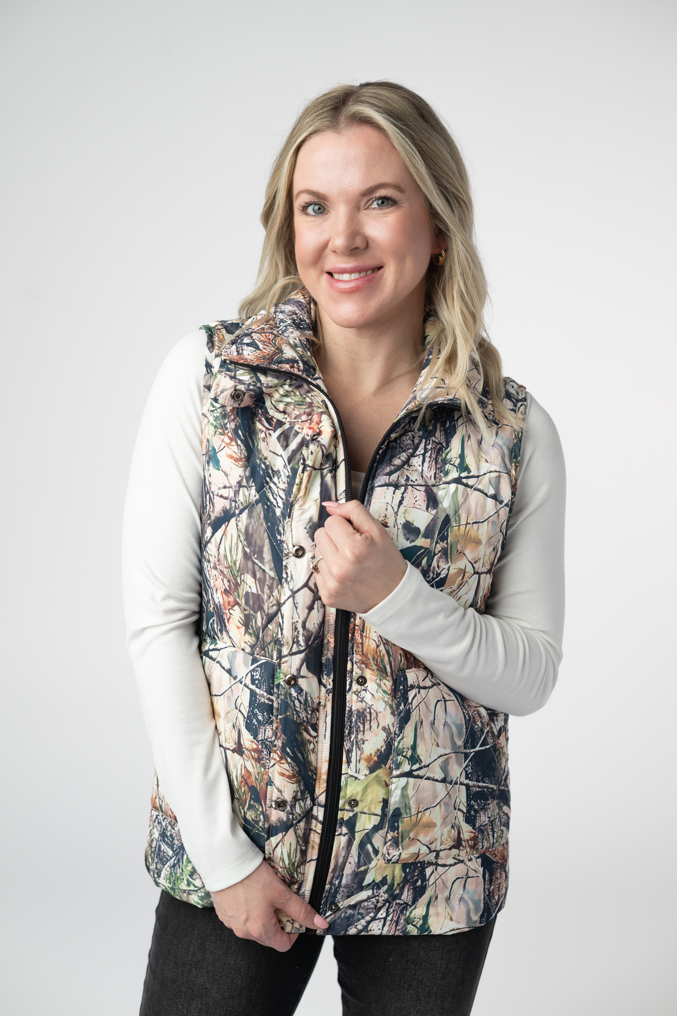 Remy Zip Up Vest - Dark Camo