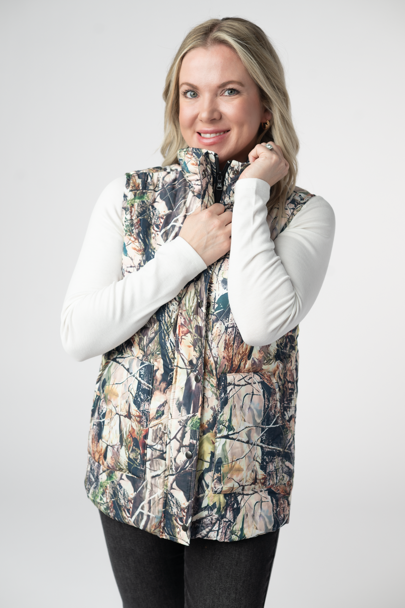 Remy Zip Up Vest - Dark Camo