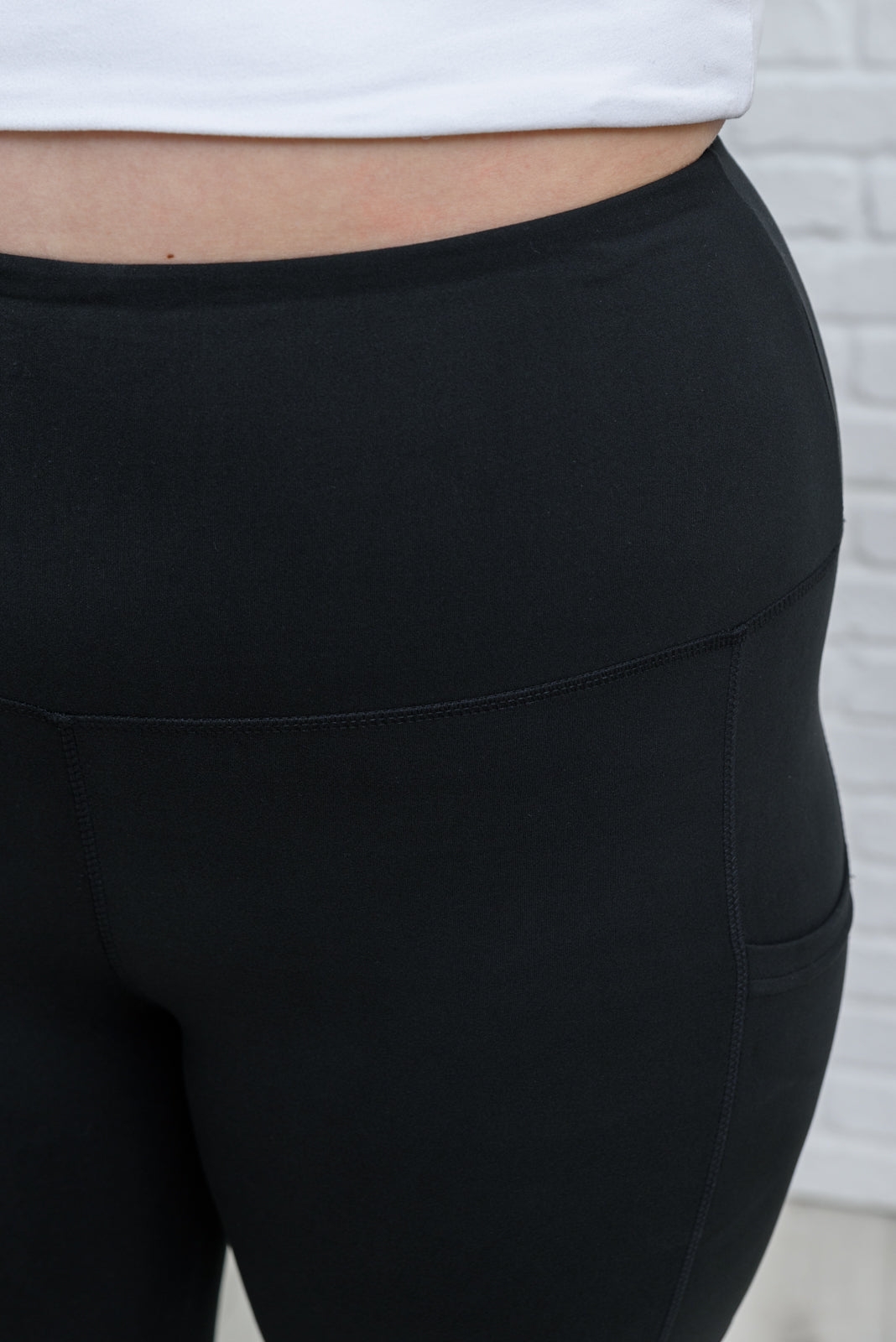 Leggings with Pockets in Black SMALL
